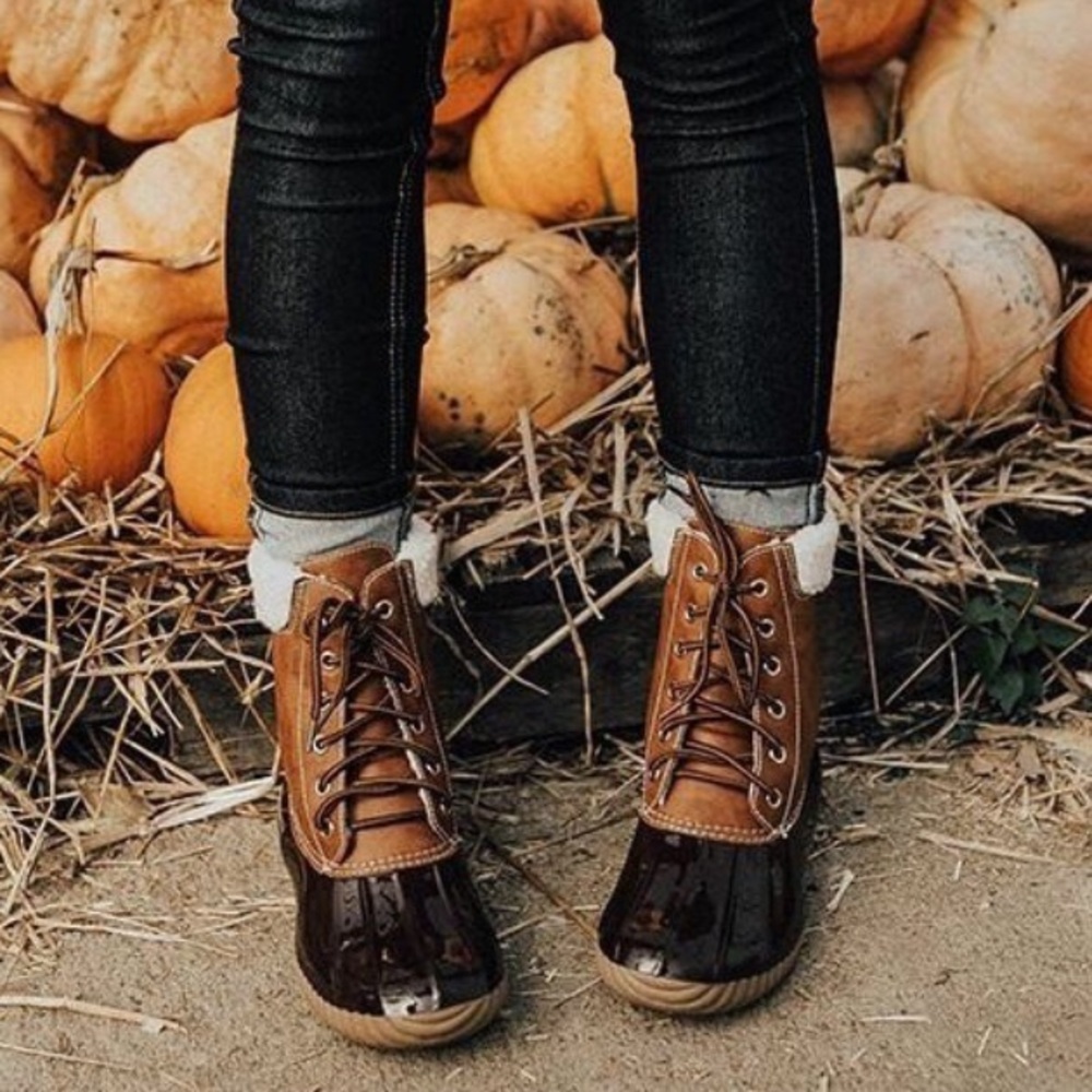 ๐Abby | Sherpa Duck Boots in Brown - Picture 3 of 3